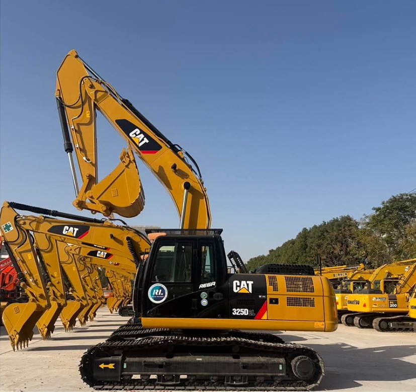 Retroexcavadora Caterpillar lista para importación
